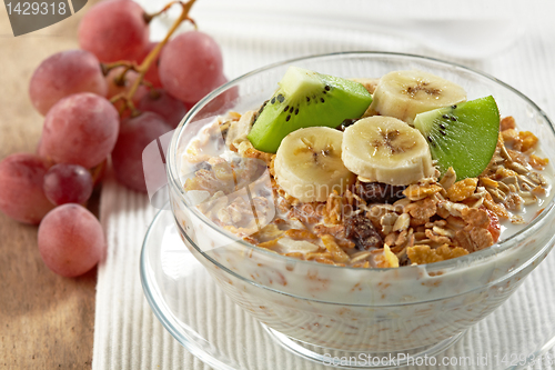 Image of muesli with fresh fruits