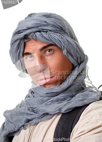 Image of tourist hiding his head under a shawl
