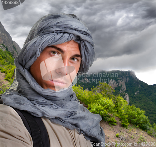 Image of tourist hiding his head under a shawl