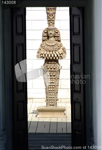 Image of Egyptian statue