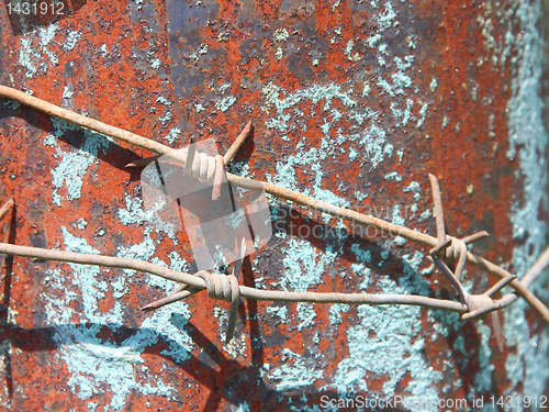 Image of barbed wire on the pole 