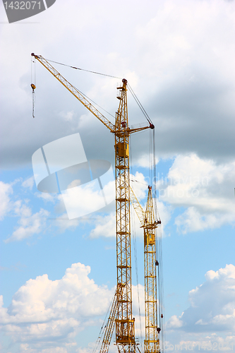 Image of Building of the new high house by the crane