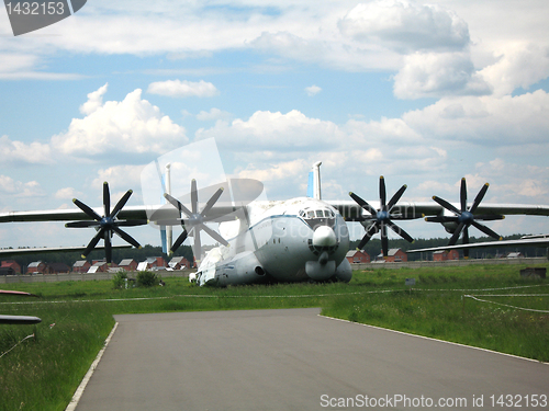 Image of Airplane AN-22