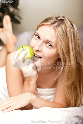 Image of beautyful woman with green apple