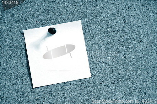 Image of blank sheet paper on bulletin board