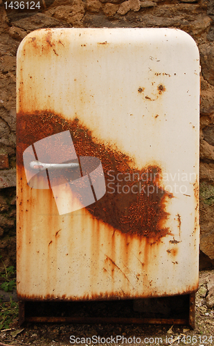 Image of old rusty refrigerator