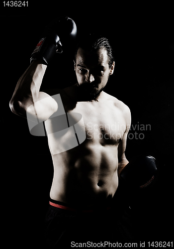 Image of Man boxing