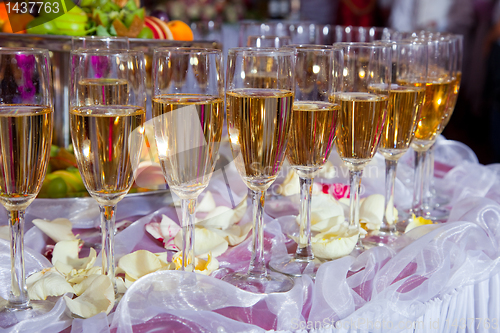 Image of glasses of champagne