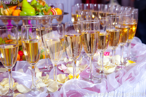 Image of glasses of champagne