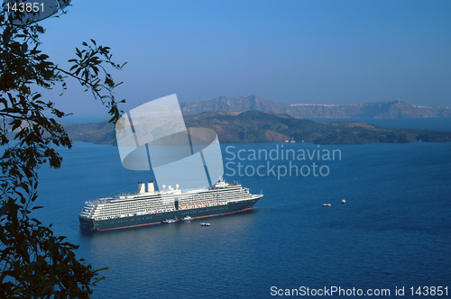Image of cruise ship santorini