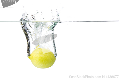 Image of lemon in water