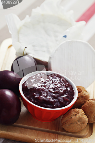 Image of chutney plum with cheese