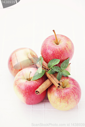 Image of apples with mint