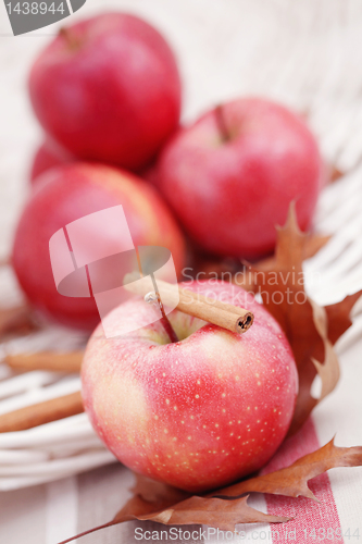 Image of apple with cinnamon