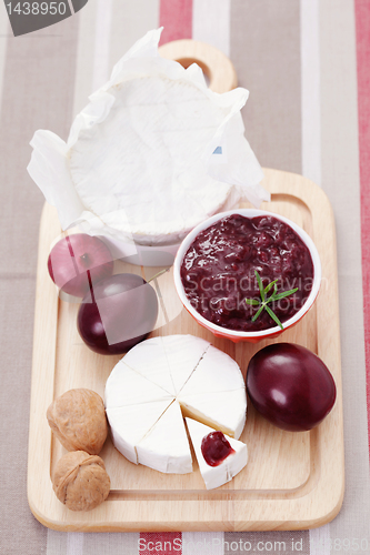 Image of chutney plum with cheese