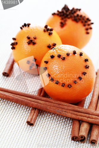 Image of oranges with cloves