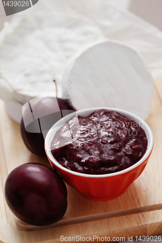 Image of chutney plum with cheese