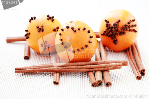 Image of oranges with cloves