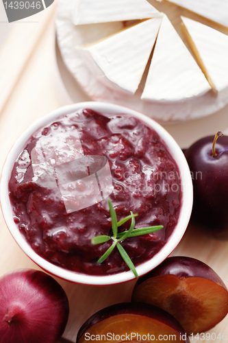 Image of chutney plum with cheese