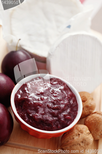 Image of chutney plum with cheese