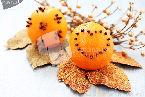 Image of oranges with cloves