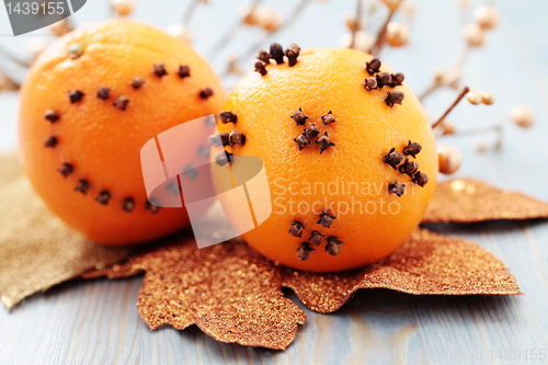 Image of oranges with cloves