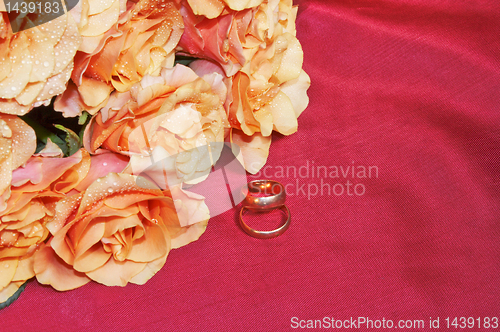 Image of wedding rings and roses