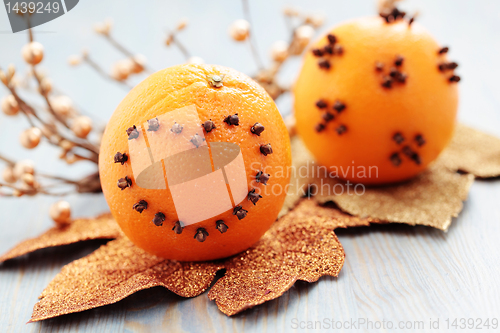 Image of oranges with cloves