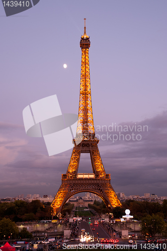 Image of Eiffel tower at dusk