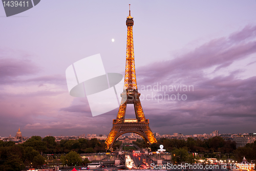 Image of Eiffel tower at dusk