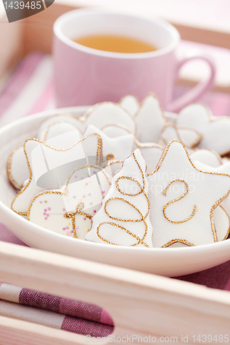 Image of tea with gingerbreads