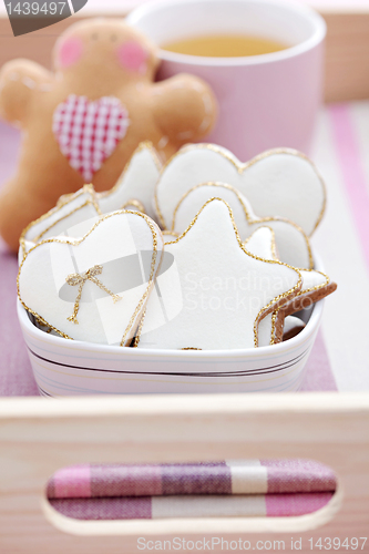 Image of tea with gingerbreads