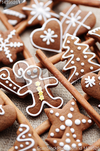 Image of gingerbreads with cinnamon