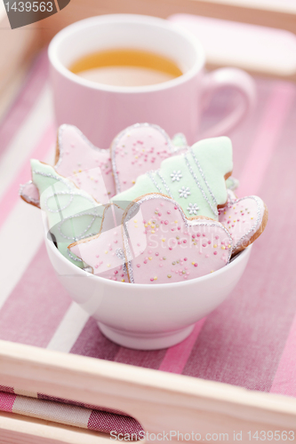 Image of tea with gingerbreads