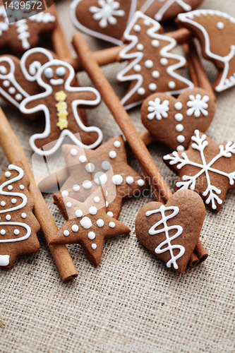 Image of gingerbreads with cinnamon
