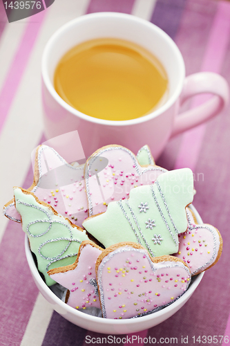 Image of tea with gingerbreads