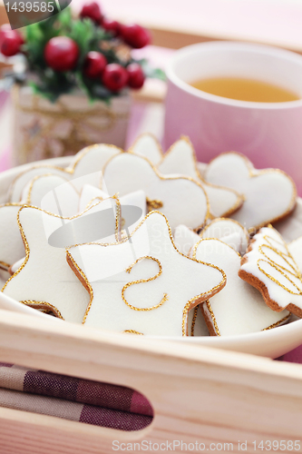 Image of tea with gingerbreads