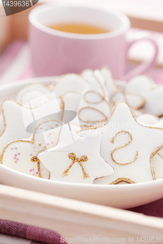 Image of tea with gingerbreads