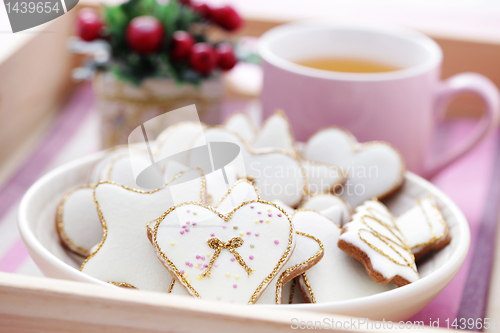 Image of tea with gingerbreads