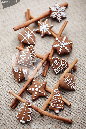 Image of gingerbreads with cinnamon