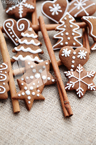 Image of gingerbreads with cinnamon