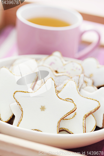 Image of tea with gingerbreads