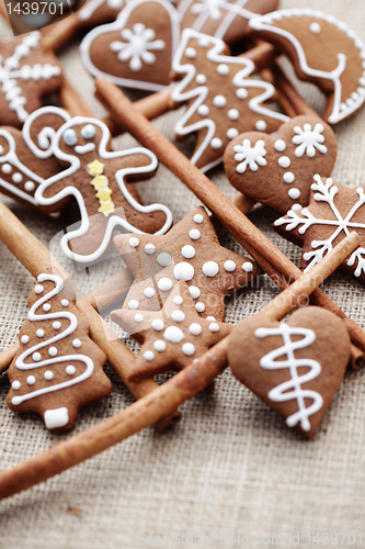 Image of gingerbreads with cinnamon