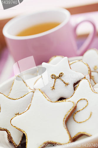 Image of tea with gingerbreads