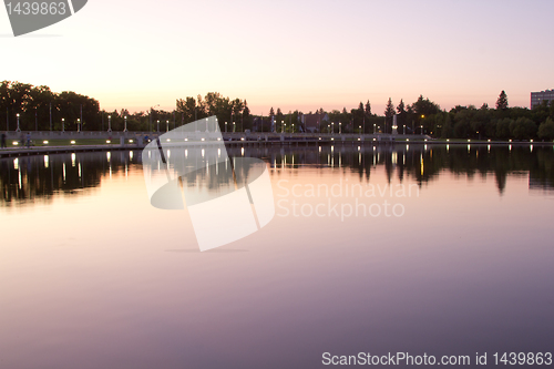 Image of Wascana lake at night