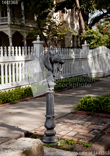 Image of Horse head on pillar for securing horse