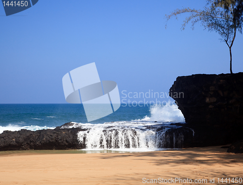 Image of Waves over rocks on Lumahai