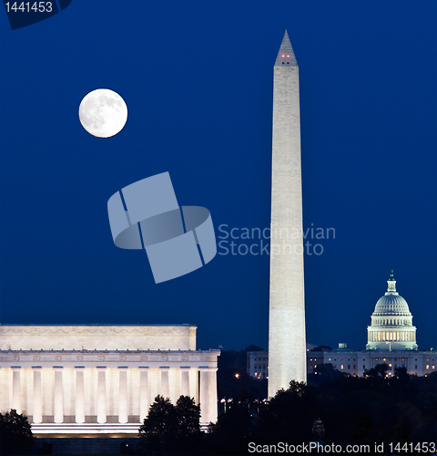 Image of Moon rising in Washington DC