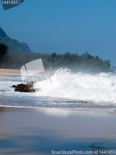 Image of Waves over rocks on Lumahai