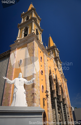 Image of Statue of Christ in front of Mazatlan Church